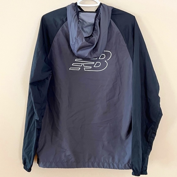Men's New Balance Hooded Running Jacket Grey & Black Size Small - Picture 2 of 10